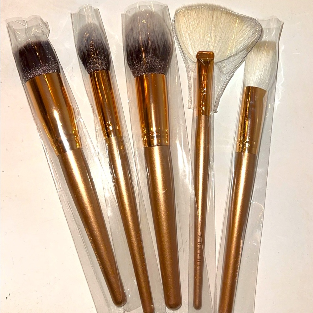 Morphe “Blend the Rules” 5-Piece Brush Collection with Case